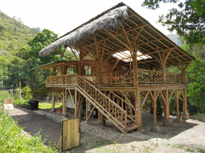 Colibamboo Ecolodge Biocasa artesanal rodeada de naturaleza con jaccuzi y mucho más